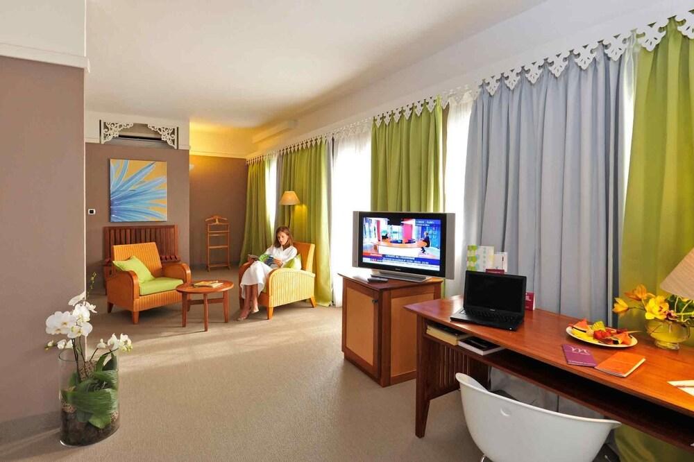 Hotel Exsel Creolia 圣丹尼斯 外观 照片